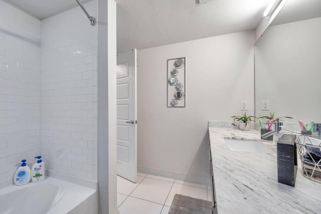 Luxury Apt 3 Mins To Dt Tampa -Pool-Gym-Balcony Экстерьер фото